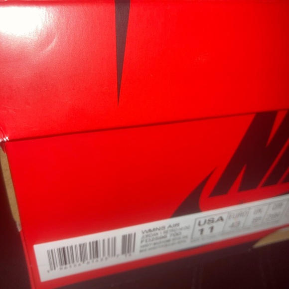 Jordan one high LANEY nwt s 11w - Picture 4 of 5